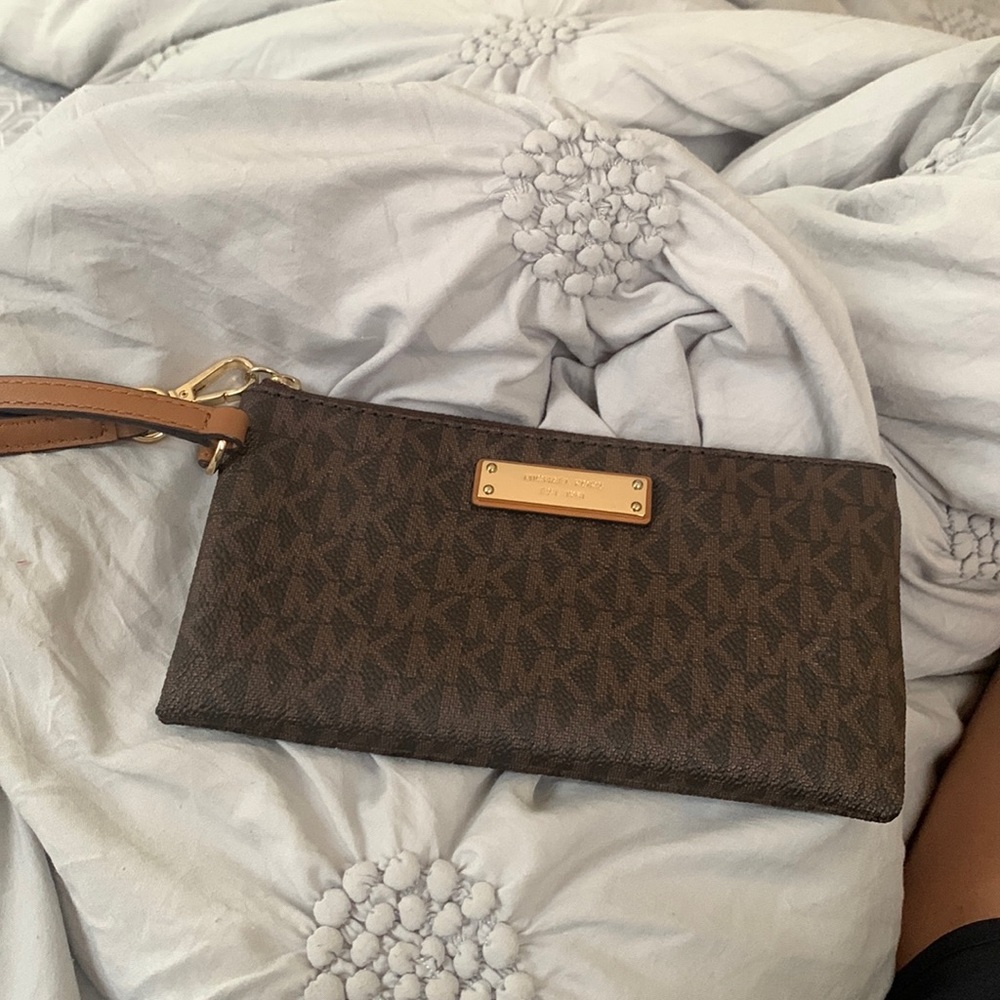 Michael kors wristlet